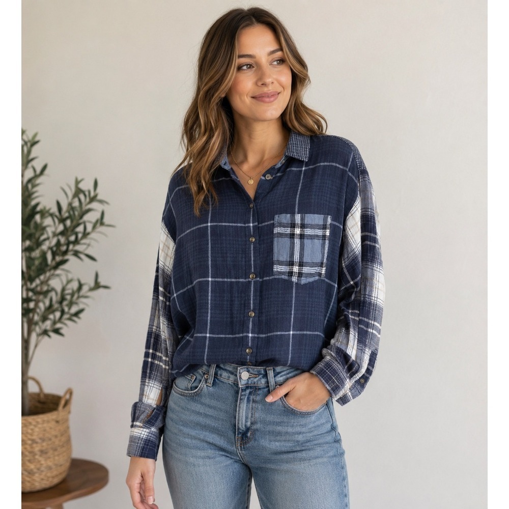 American Eagle Plaid Crop Shirt Womens M Navy Blue Button Down Cotton Blend